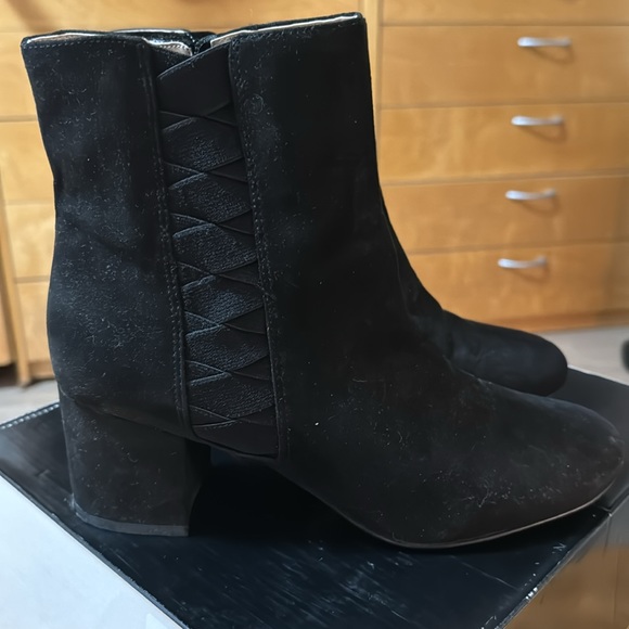 Nine West Zippered Boots - Picture 4 of 6
